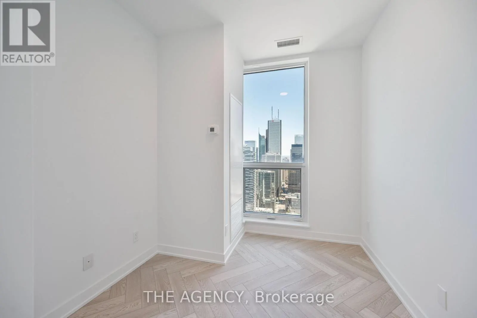 PH01 - 327 KING STREET W