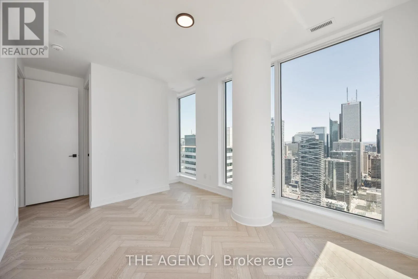 PH01 - 327 KING STREET W