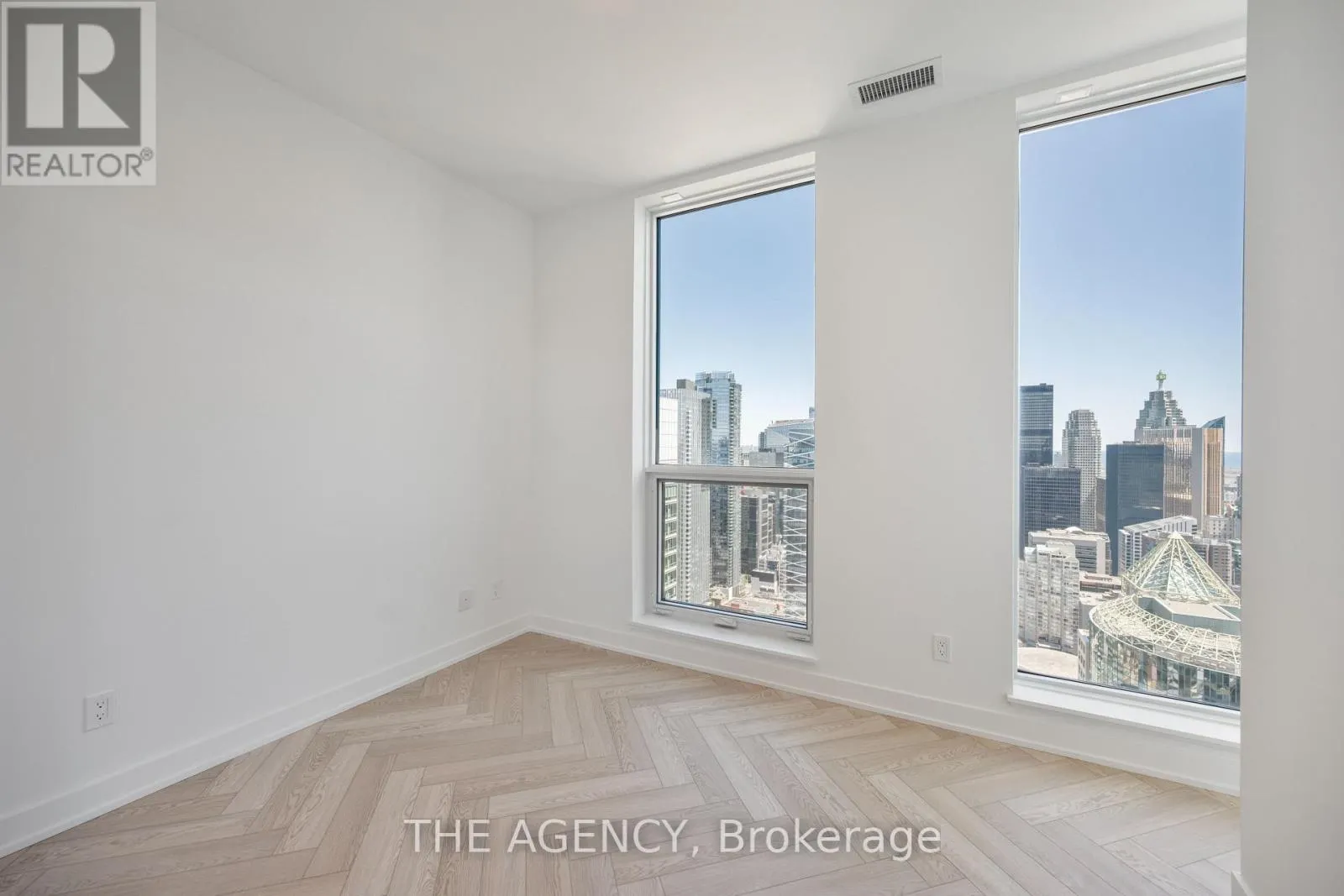PH01 - 327 KING STREET W
