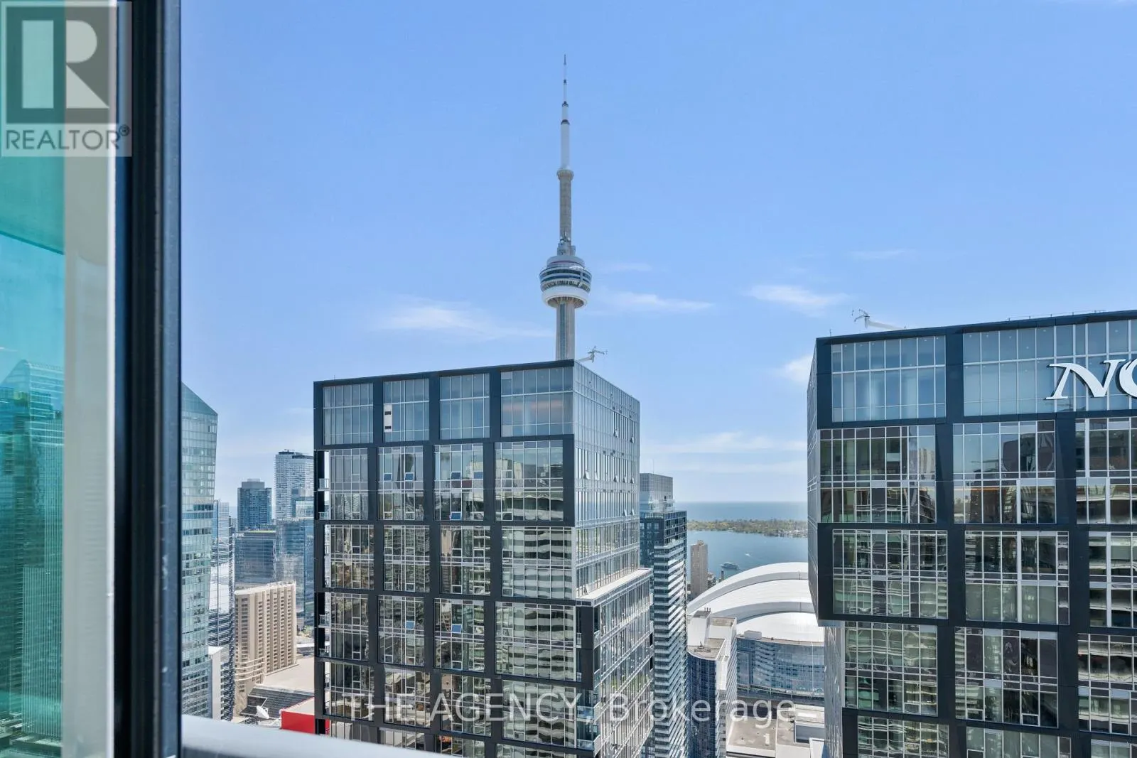 PH01 - 327 KING STREET W