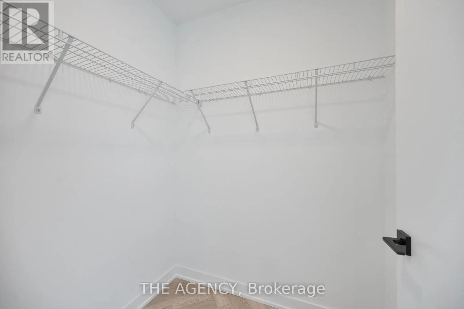PH01 - 327 KING STREET W