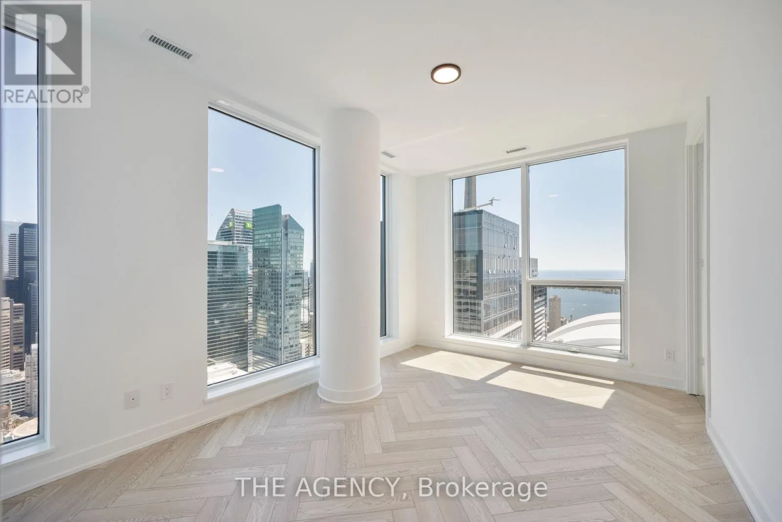 PH01 - 327 KING STREET W