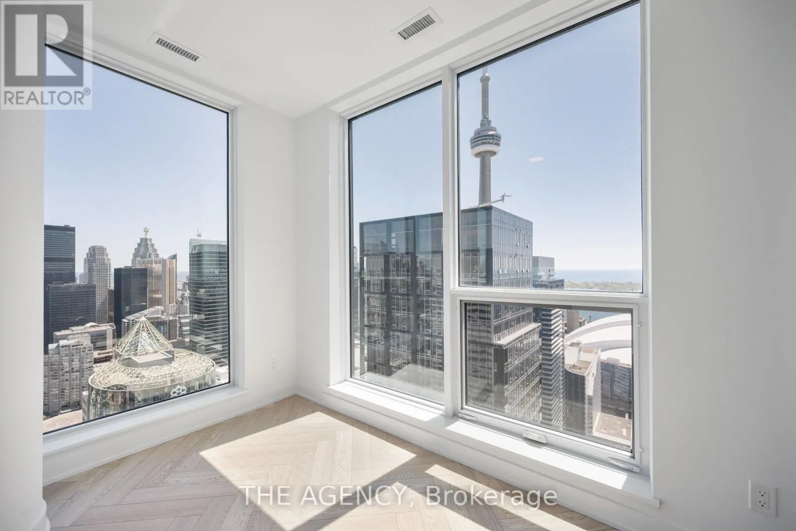 PH01 - 327 KING STREET W