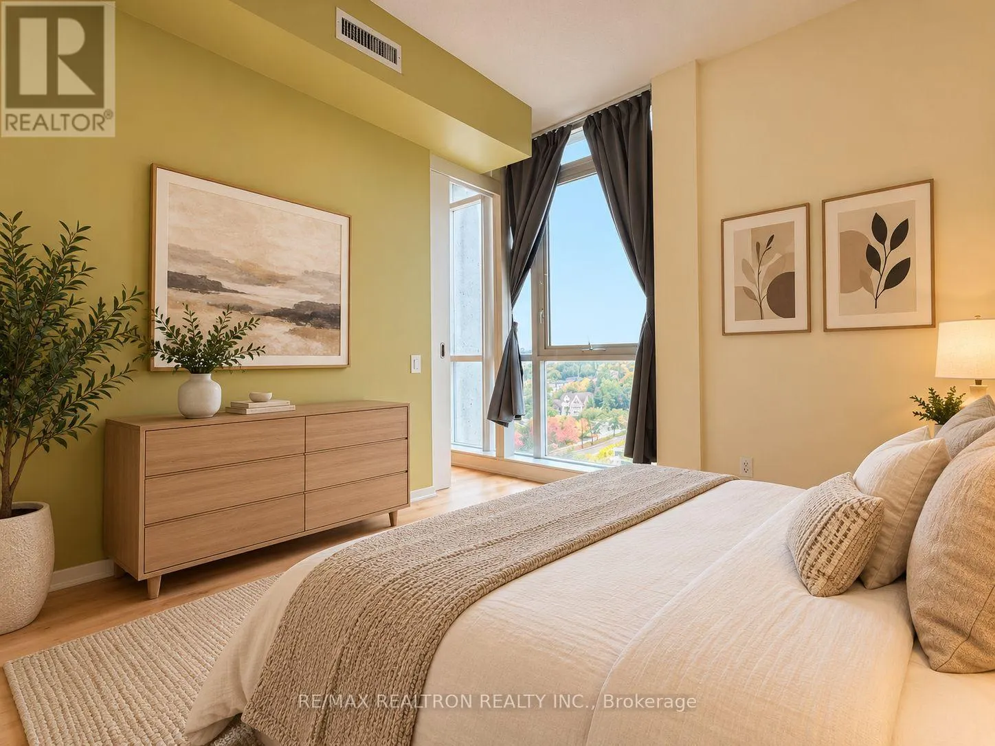 1103 - 30 CANTERBURY PLACE