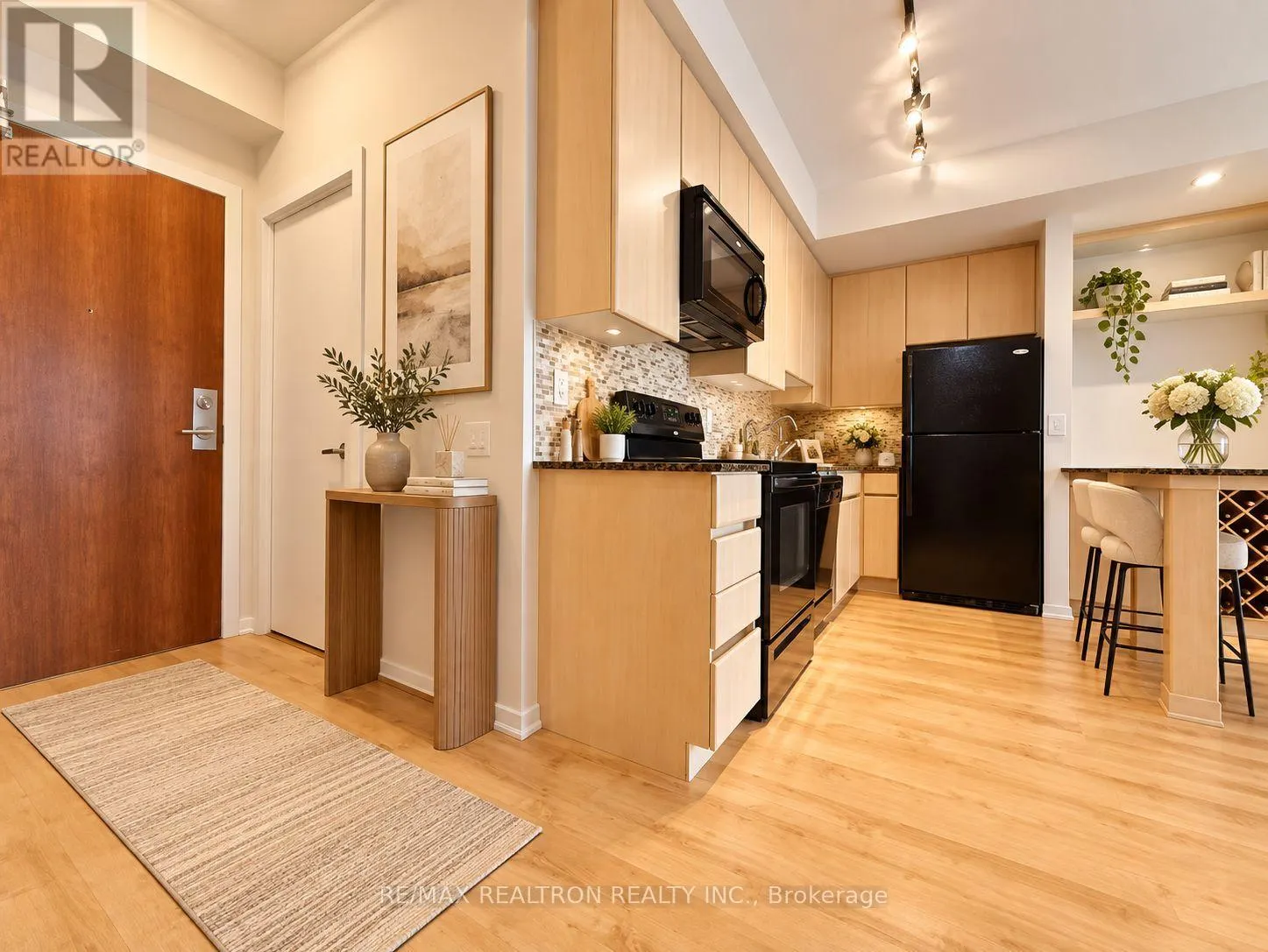 1103 - 30 CANTERBURY PLACE