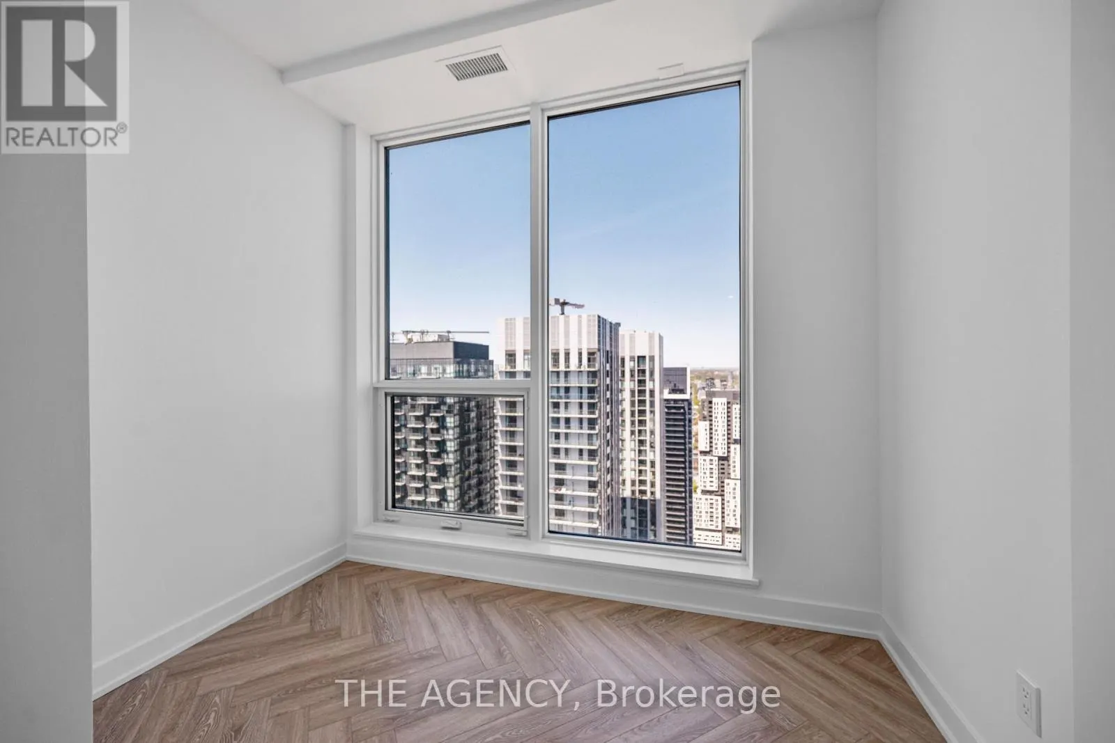PH05 - 327 KING STREET W