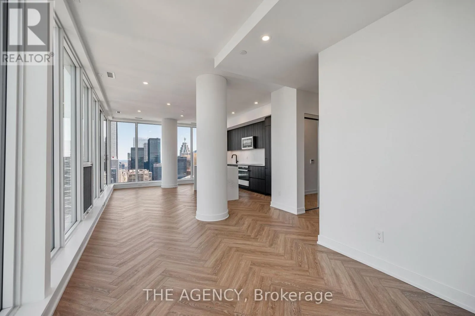 PH05 - 327 KING STREET W
