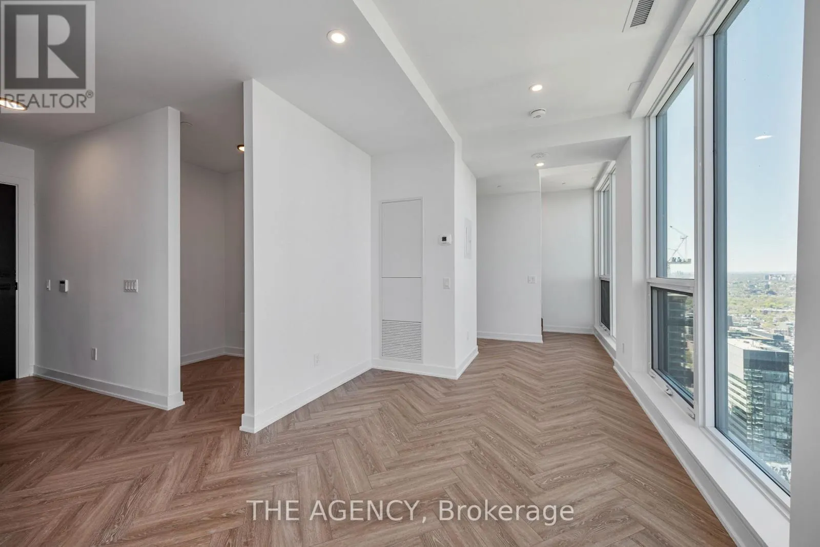 PH05 - 327 KING STREET W