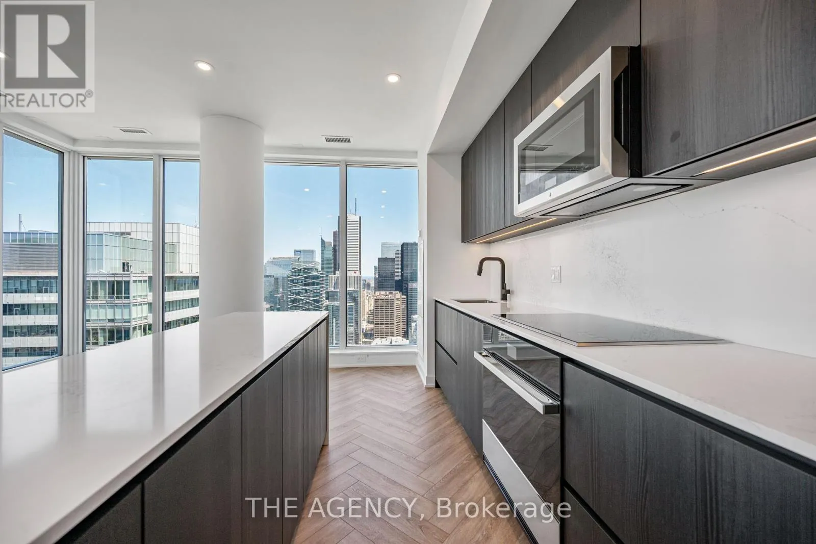 PH05 - 327 KING STREET W