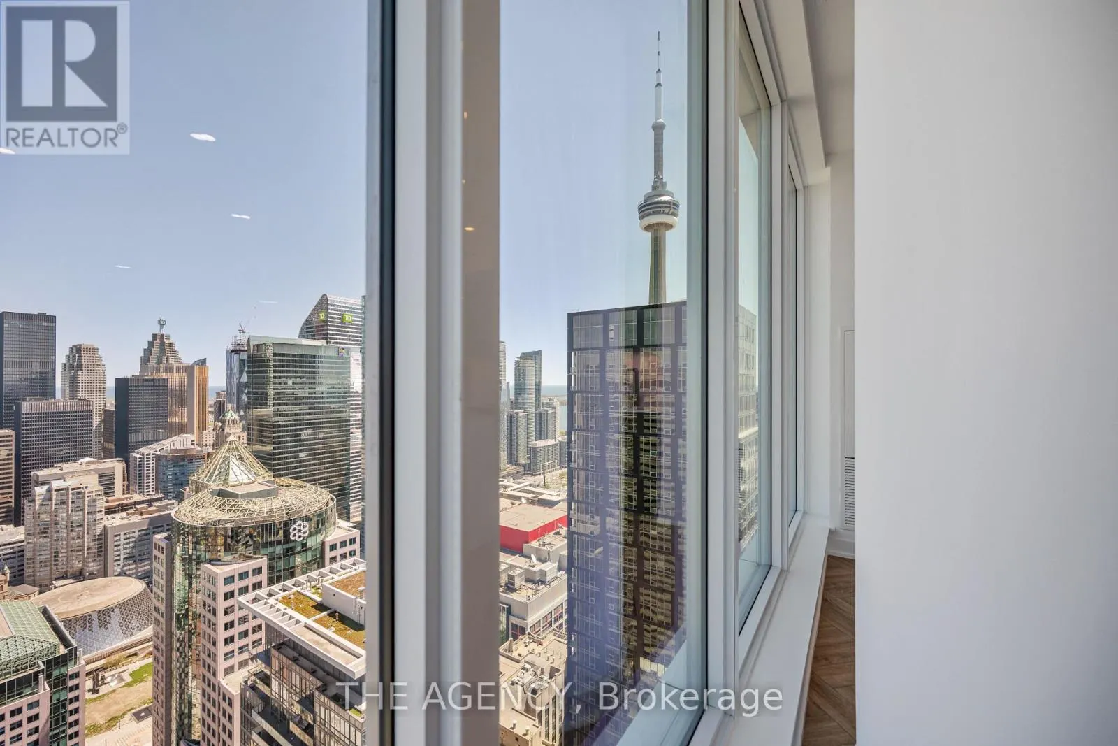PH05 - 327 KING STREET W