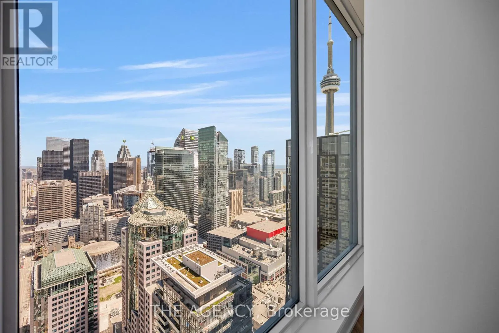 PH05 - 327 KING STREET W