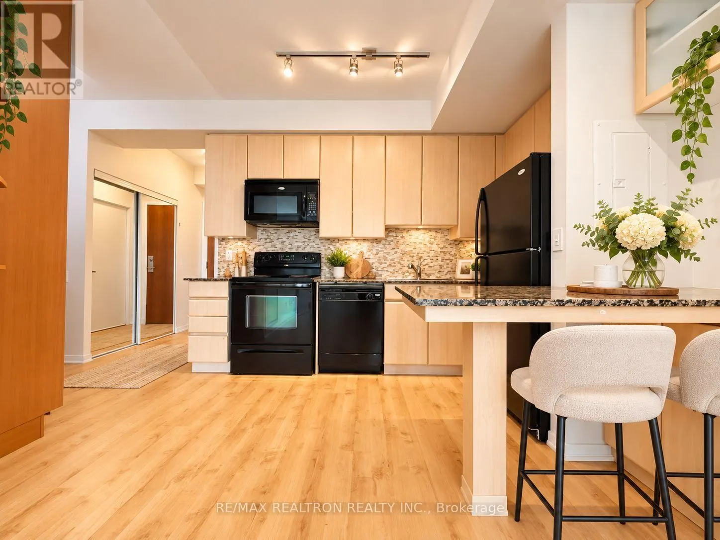 1103 - 30 CANTERBURY PLACE