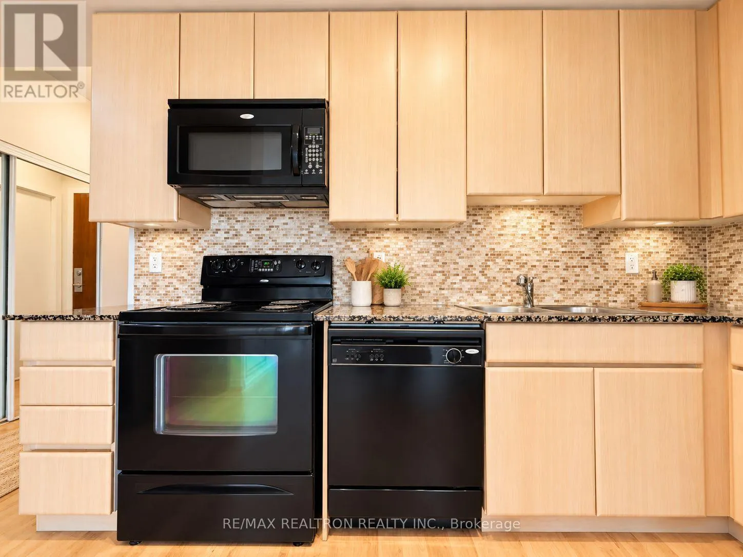 1103 - 30 CANTERBURY PLACE
