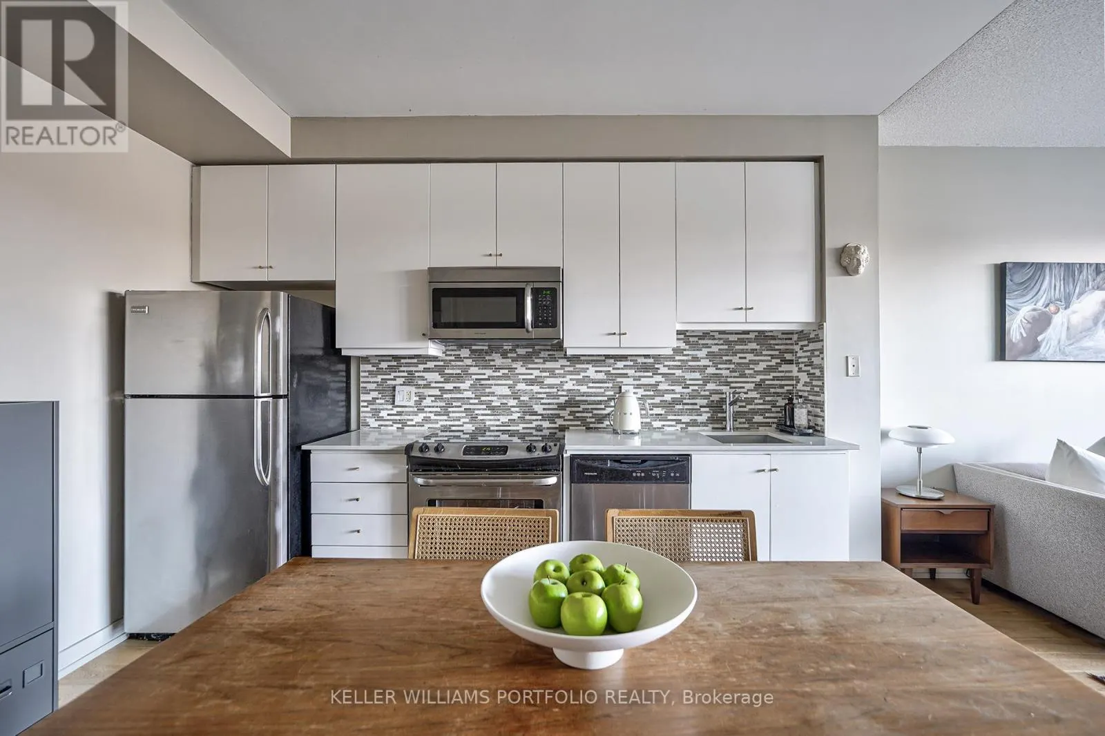 N507 - 1169 QUEEN STREET W