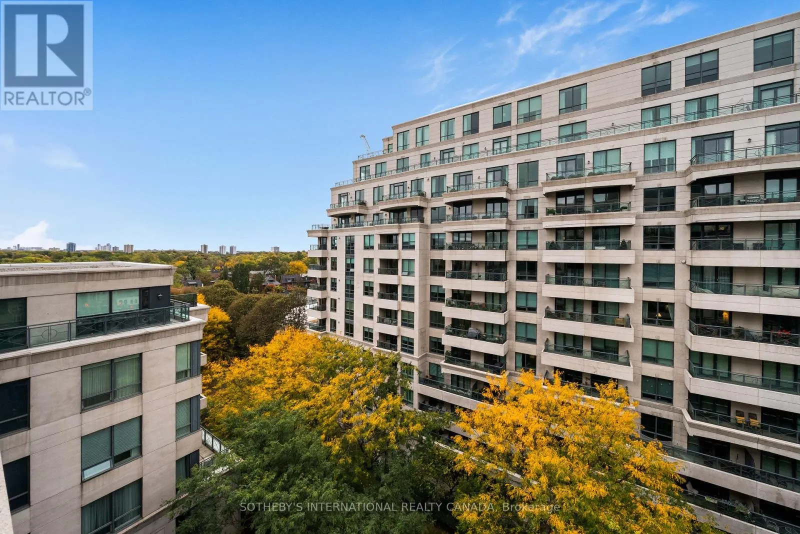 913 - 20 SCRIVENER SQUARE