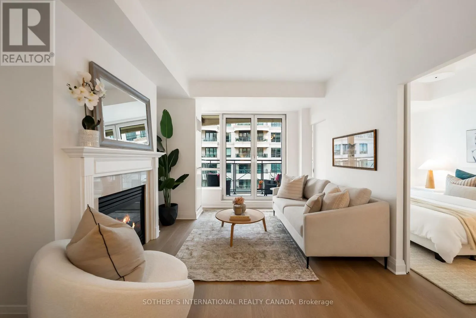 913 - 20 SCRIVENER SQUARE