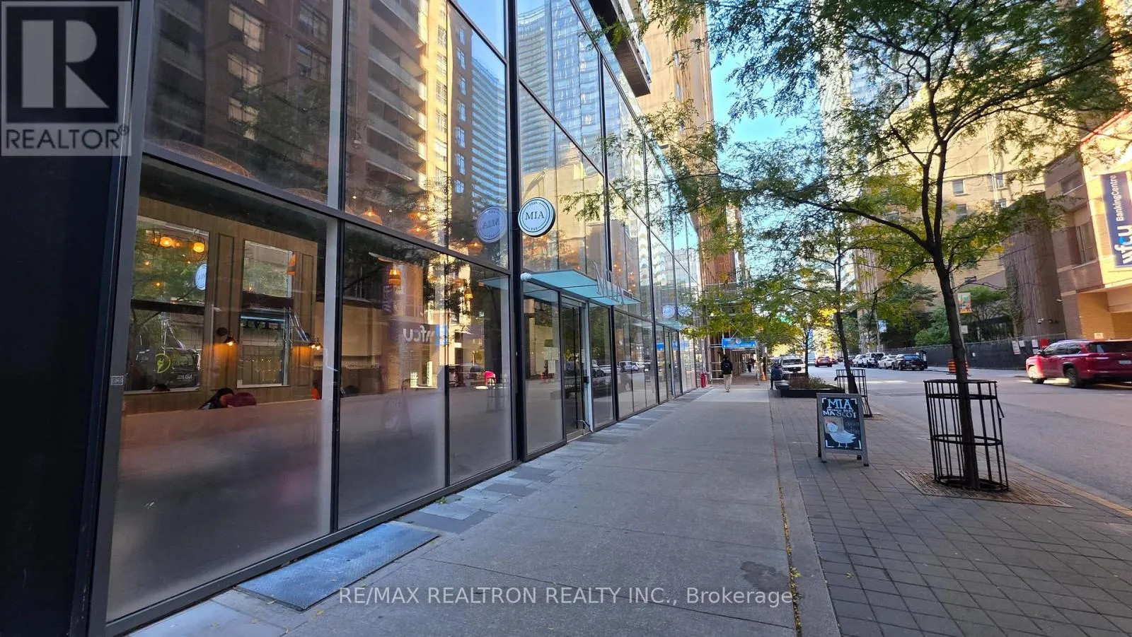 1911 - 15 GRENVILLE STREET