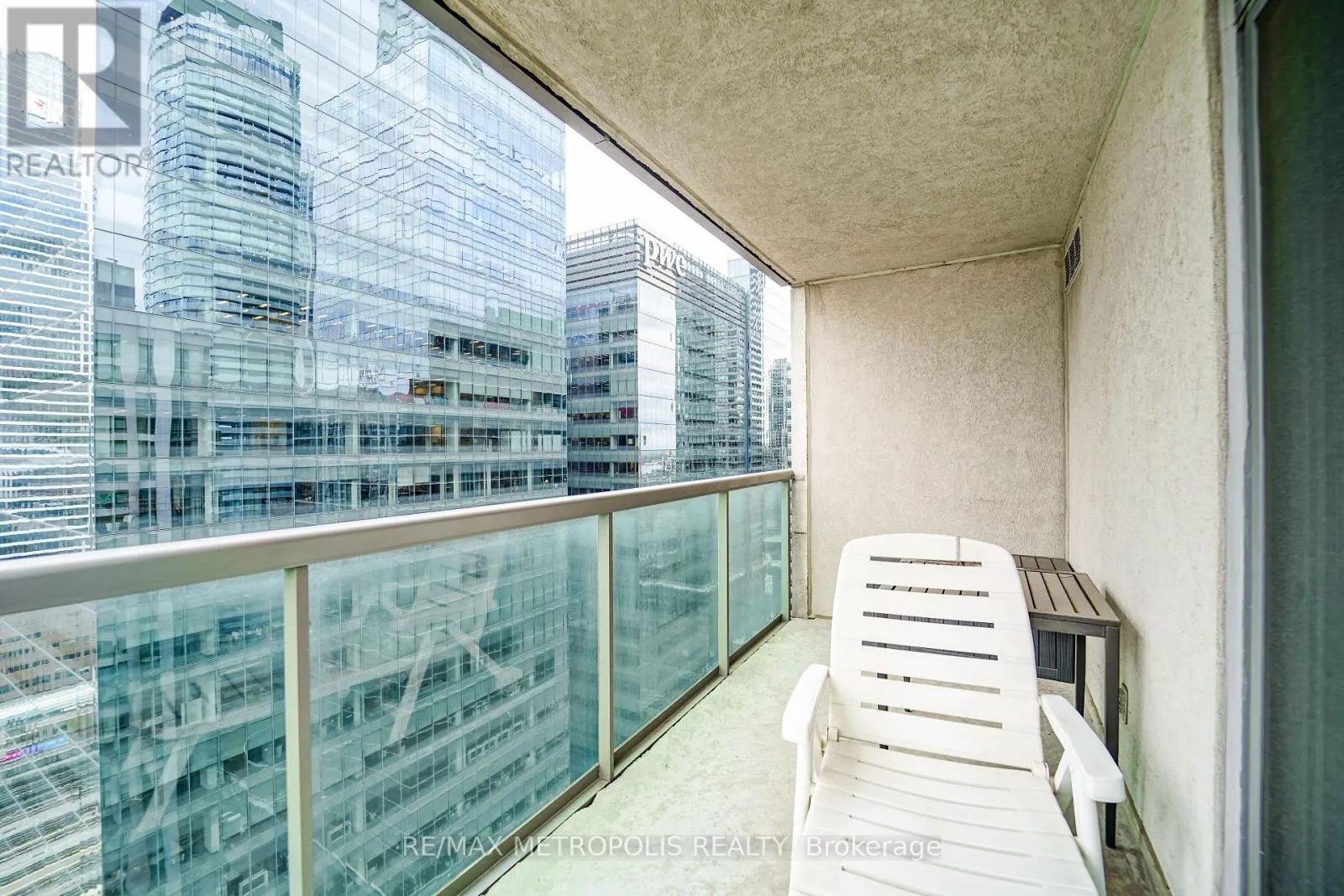 3602 - 30 GRAND TRUNK CRESCENT