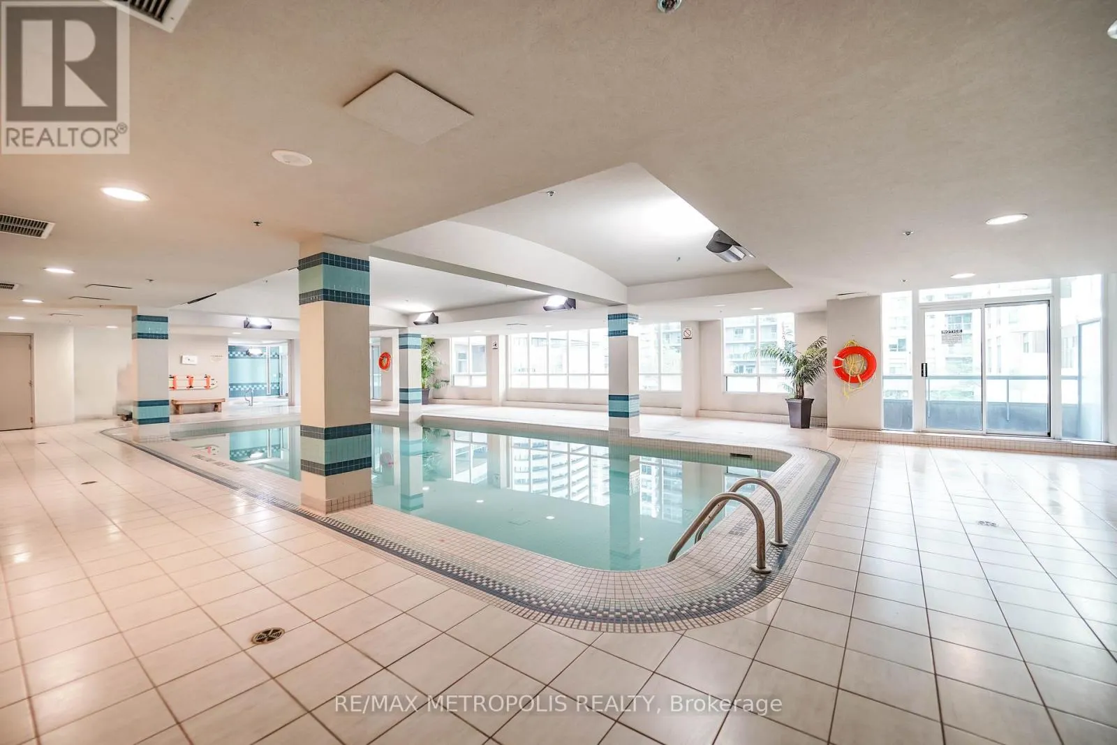 3602 - 30 GRAND TRUNK CRESCENT
