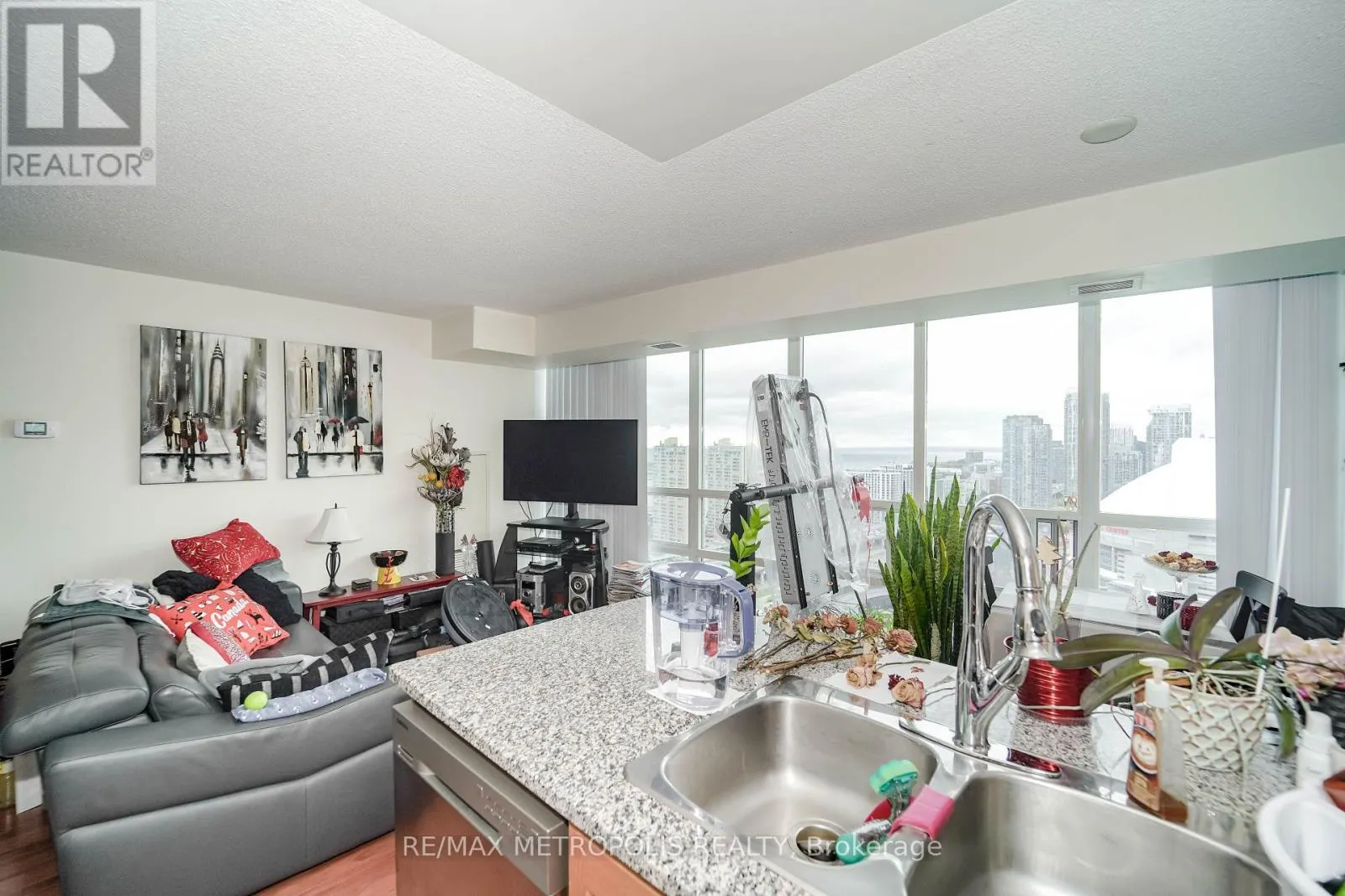 3602 - 30 GRAND TRUNK CRESCENT