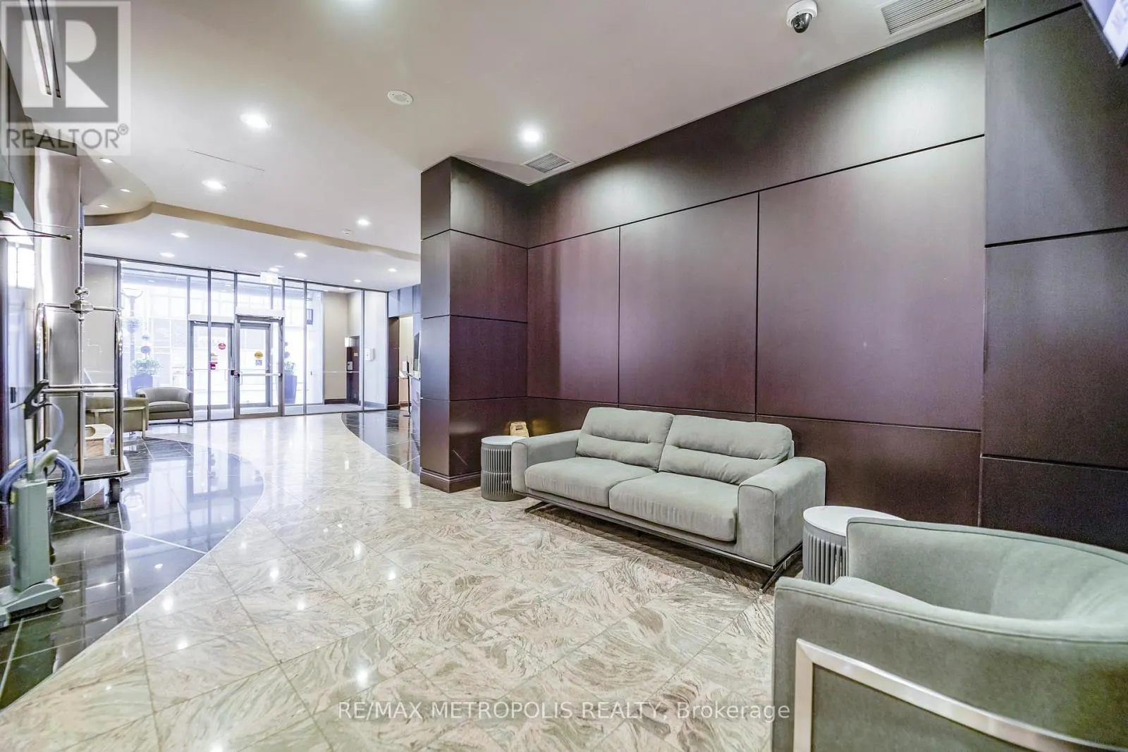 3602 - 30 GRAND TRUNK CRESCENT