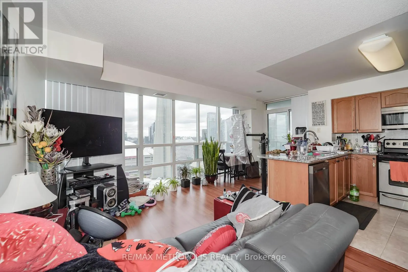 3602 - 30 GRAND TRUNK CRESCENT