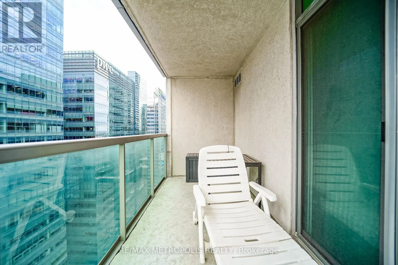 3602 - 30 GRAND TRUNK CRESCENT