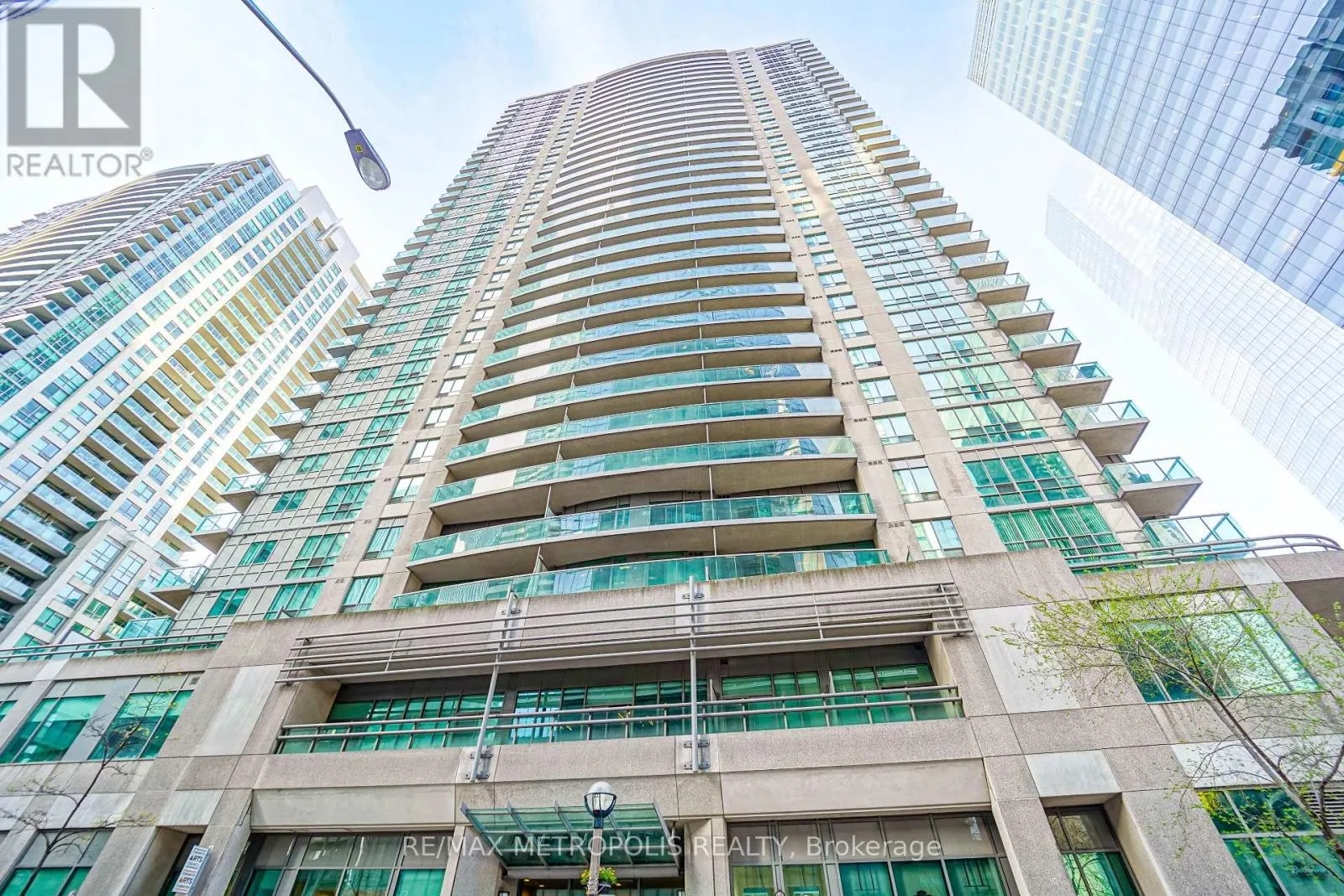 3602 - 30 GRAND TRUNK CRESCENT
