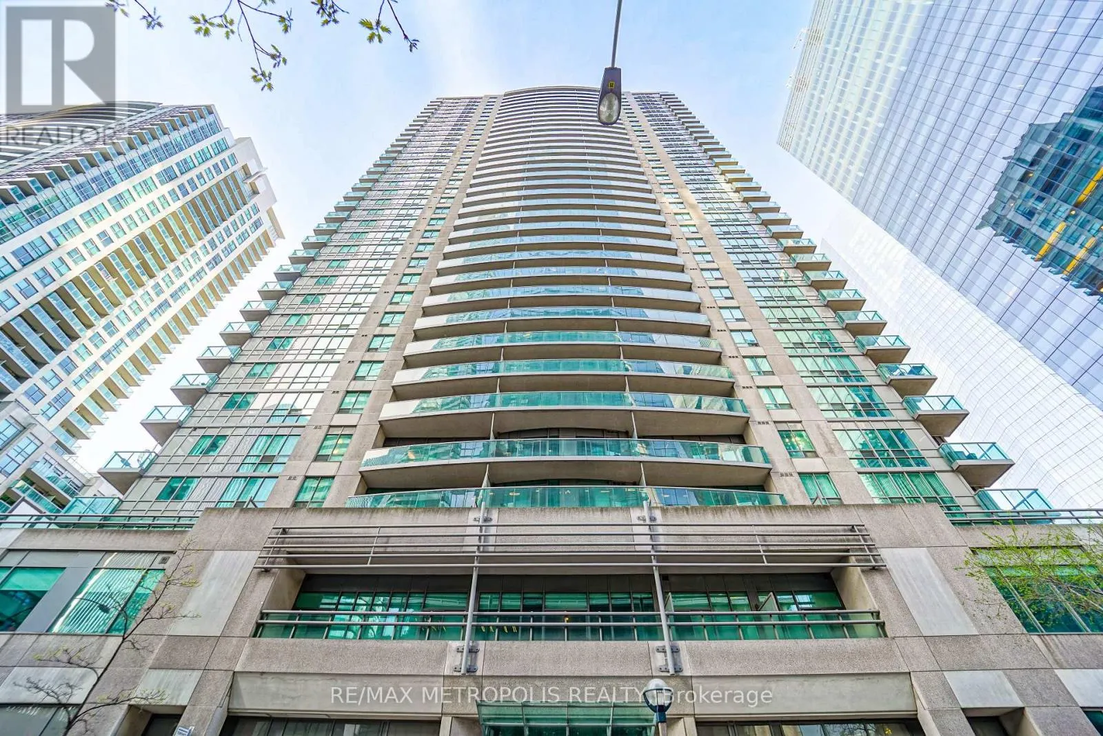 3602 - 30 GRAND TRUNK CRESCENT