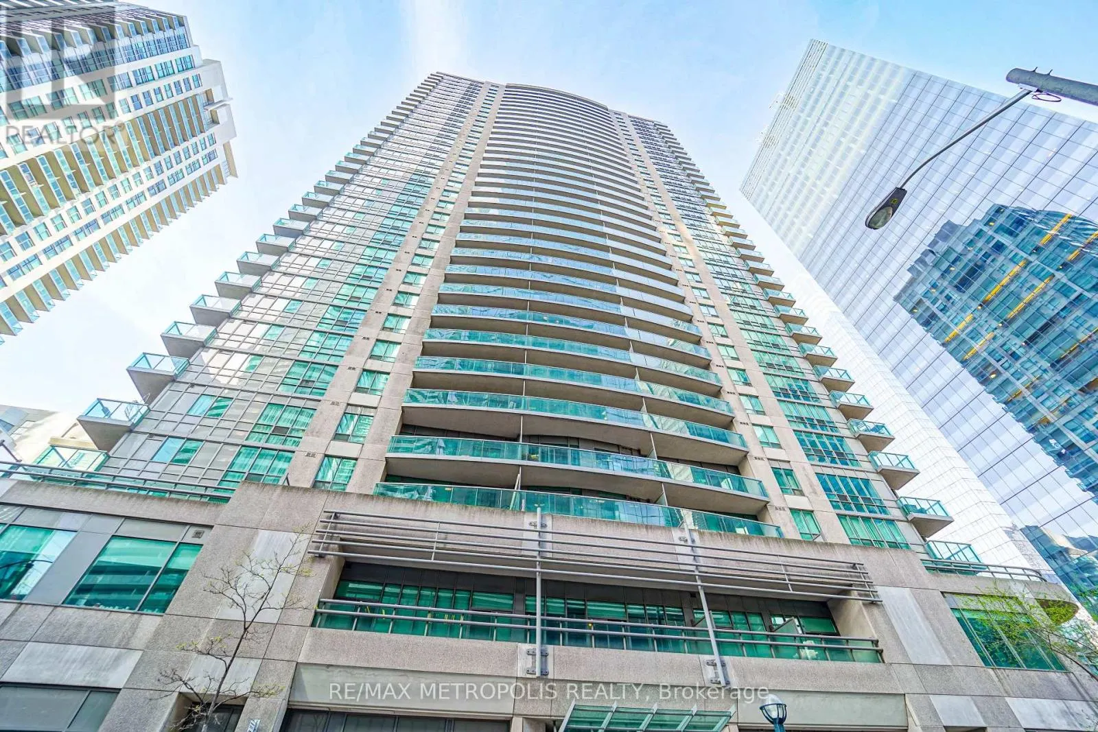 3602 - 30 GRAND TRUNK CRESCENT