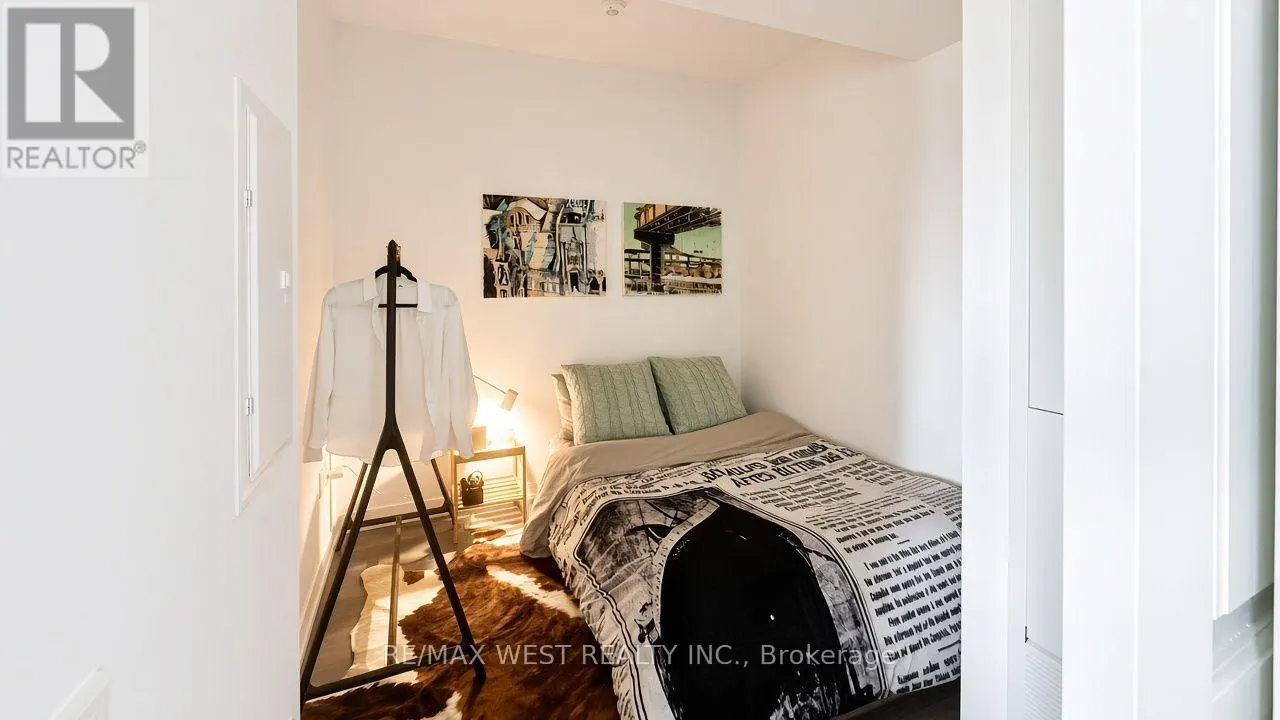 202 - 1 HILLSDALE AVENUE W