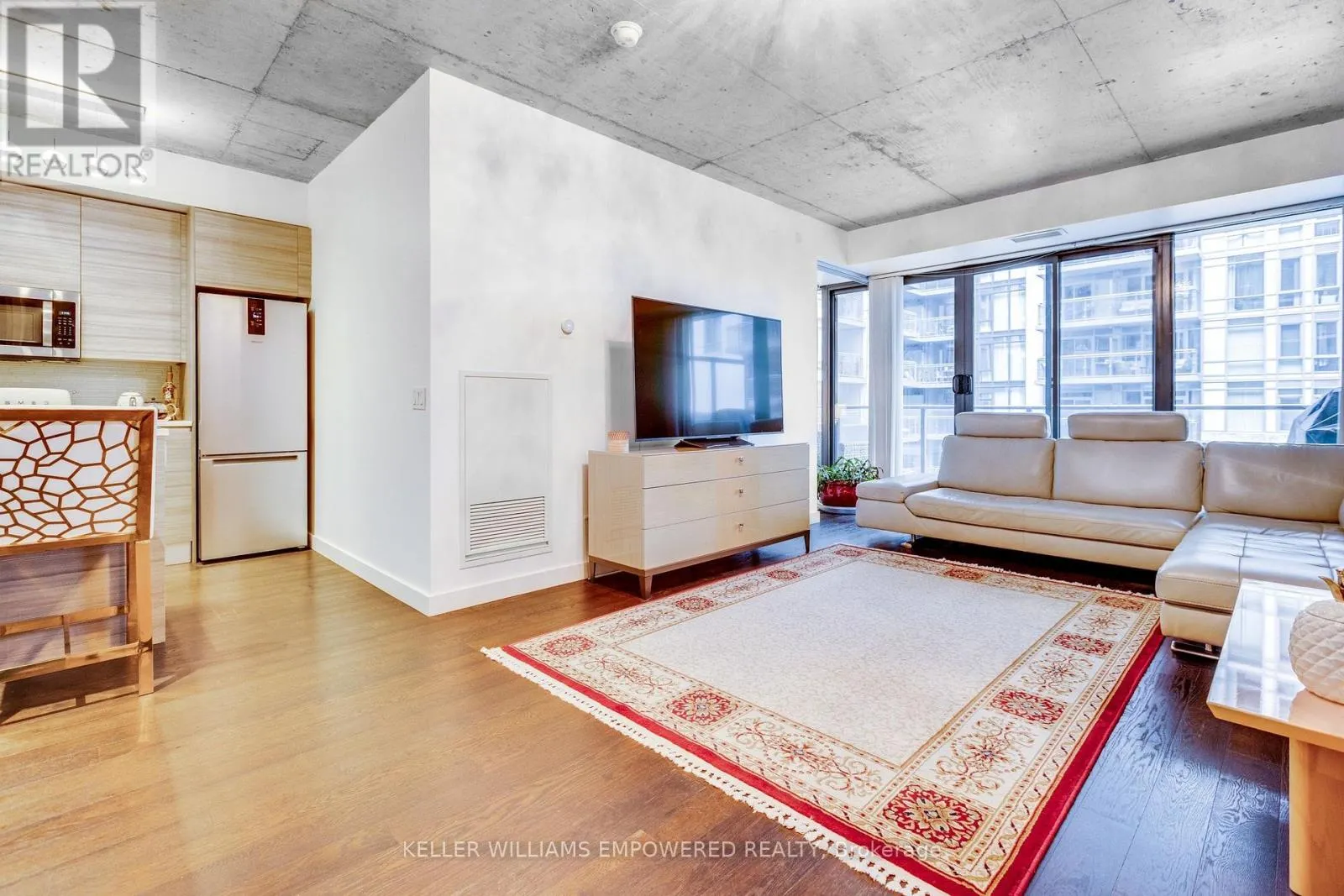 717 - 111 BATHURST STREET