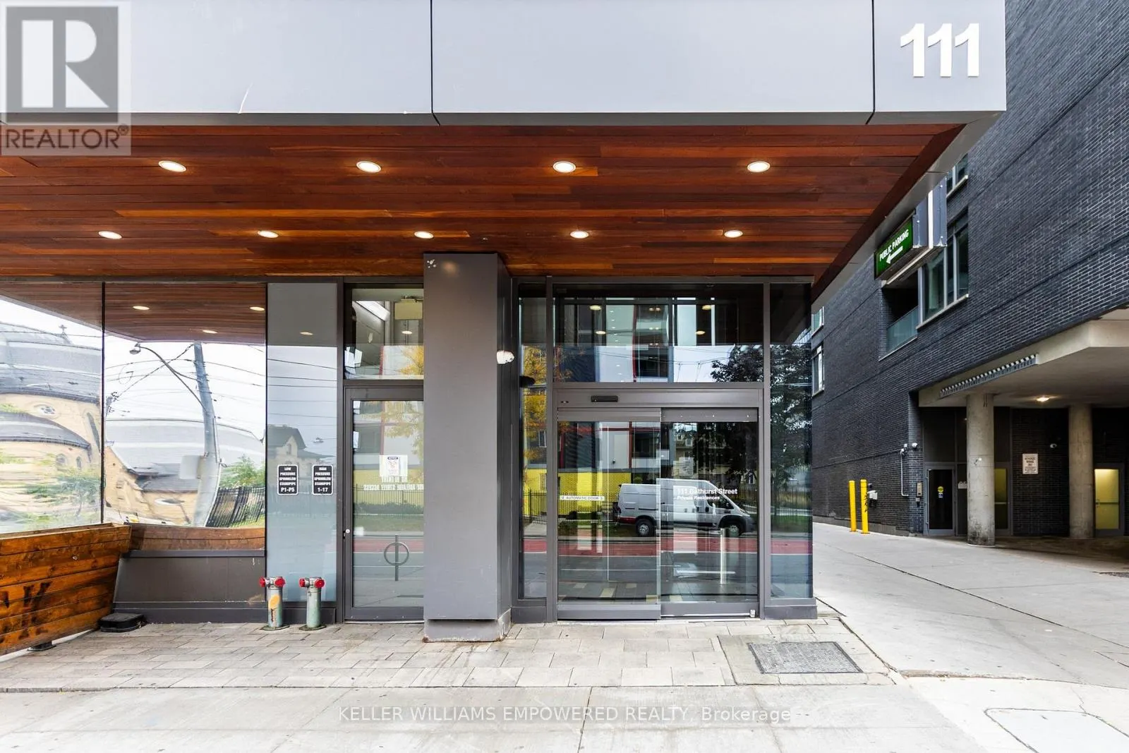 717 - 111 BATHURST STREET
