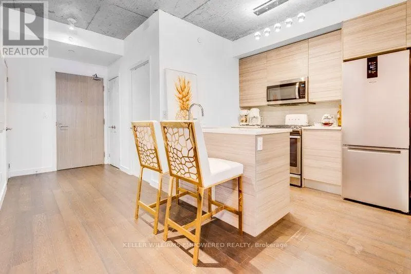 717 - 111 BATHURST STREET