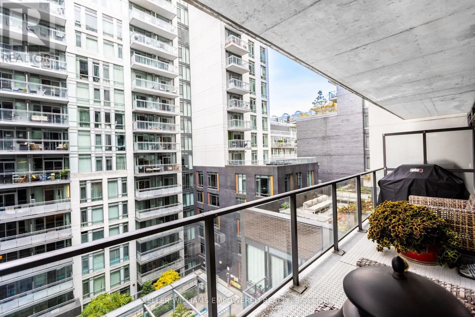 717 - 111 BATHURST STREET