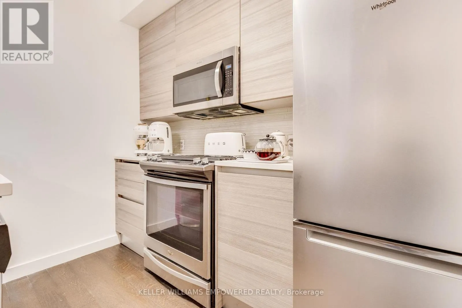 717 - 111 BATHURST STREET