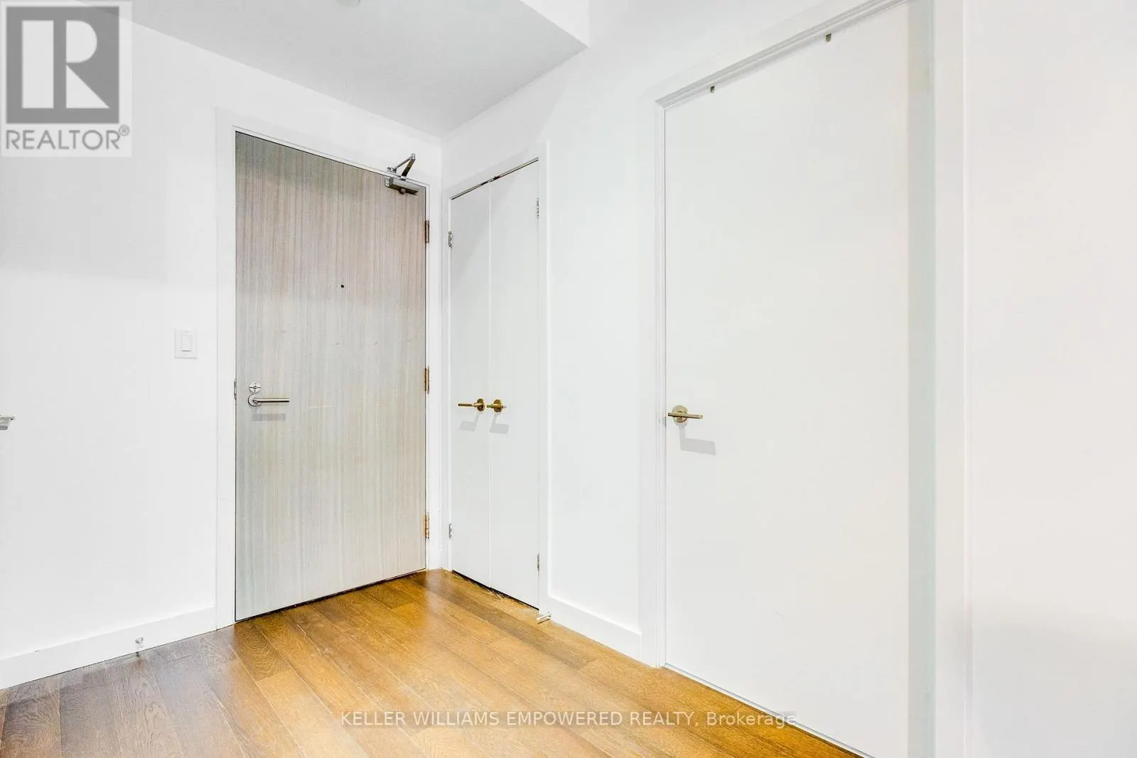 717 - 111 BATHURST STREET