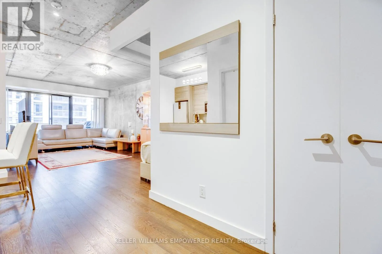 717 - 111 BATHURST STREET