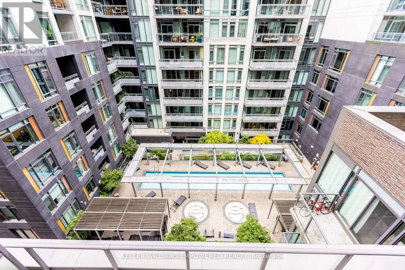 717 - 111 BATHURST STREET