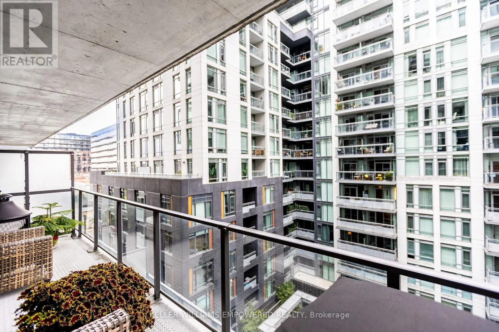 717 - 111 BATHURST STREET