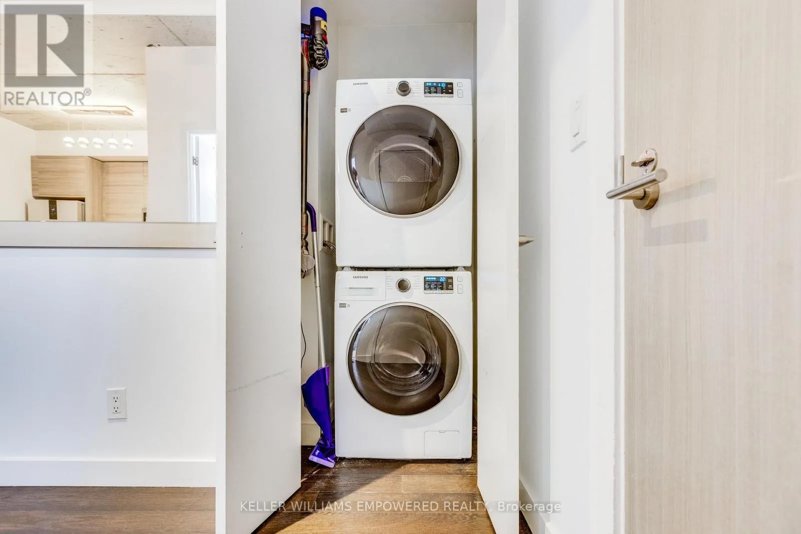 717 - 111 BATHURST STREET