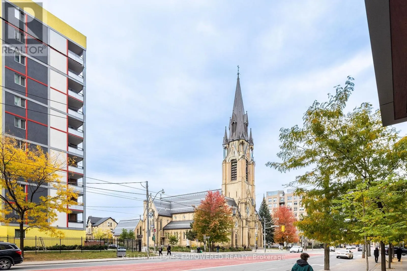 717 - 111 BATHURST STREET