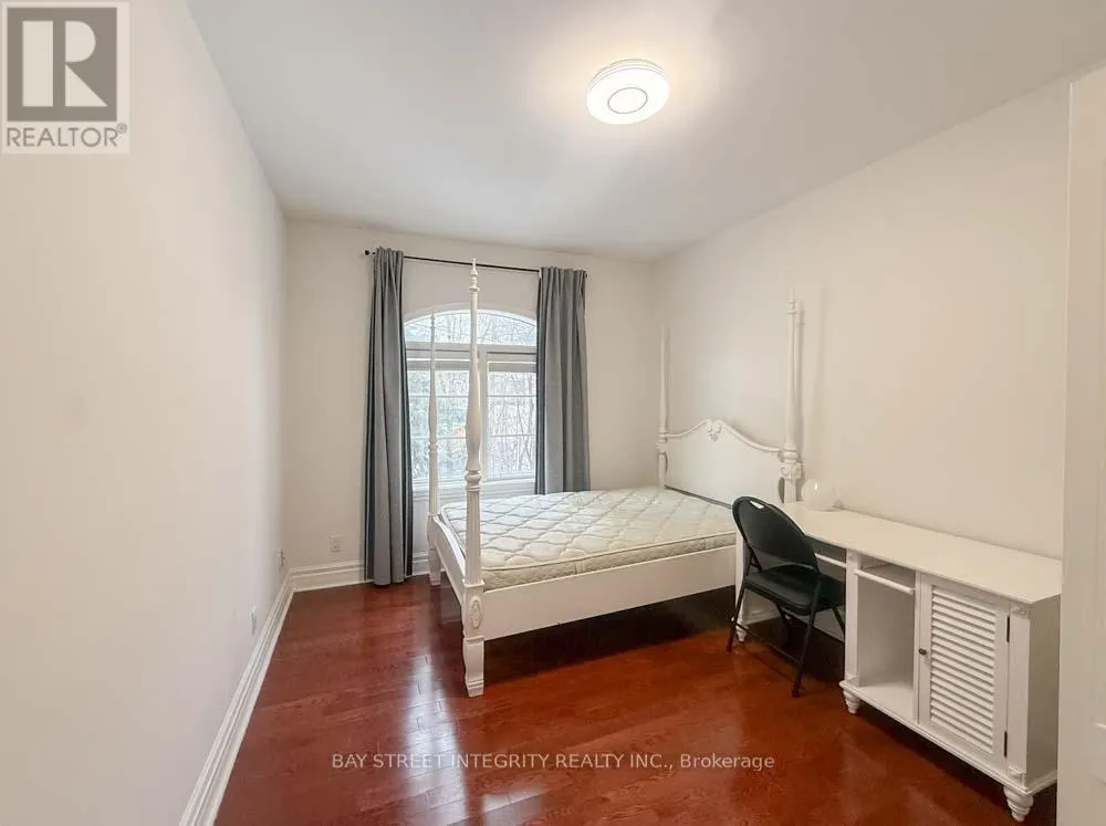 UNIT 1 - 275 ESTELLE AVENUE