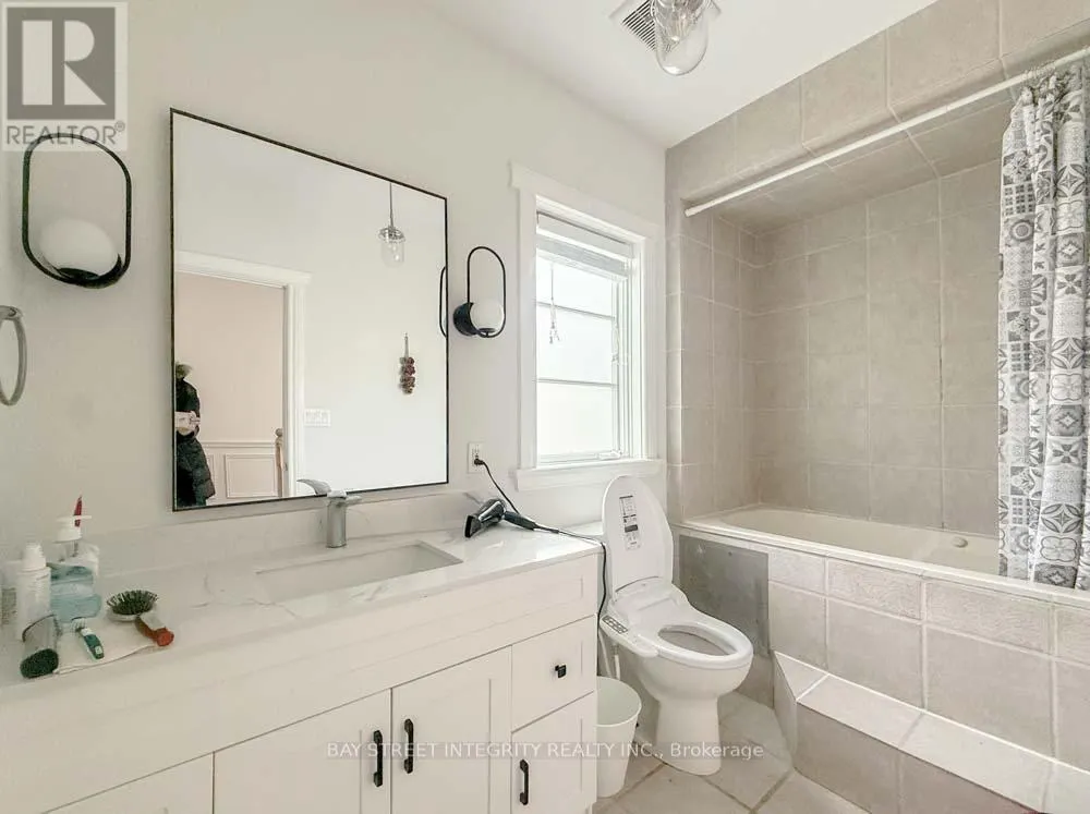 UNIT 1 - 275 ESTELLE AVENUE
