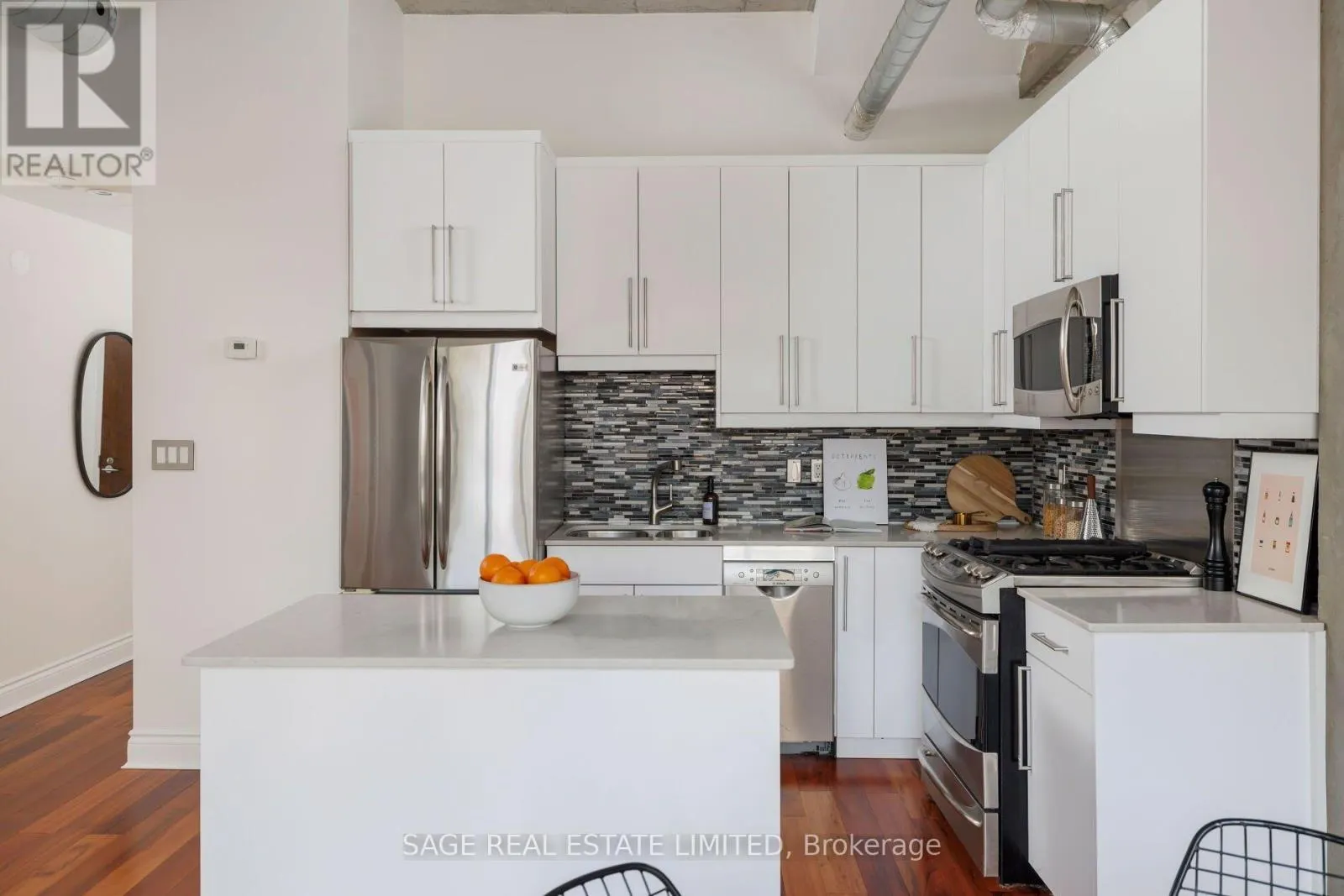 402 - 261 KING STREET E