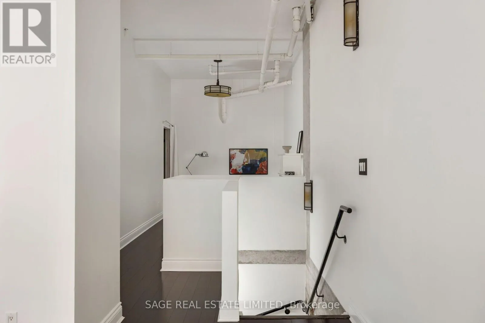 402 - 261 KING STREET E