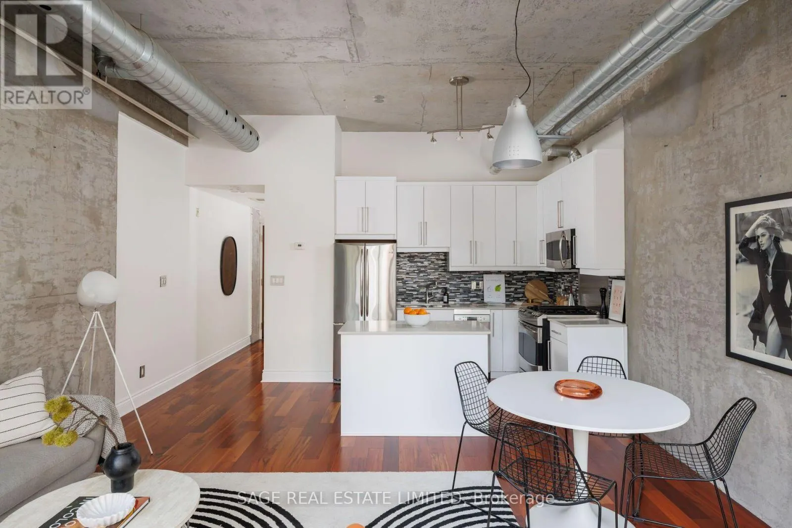 402 - 261 KING STREET E