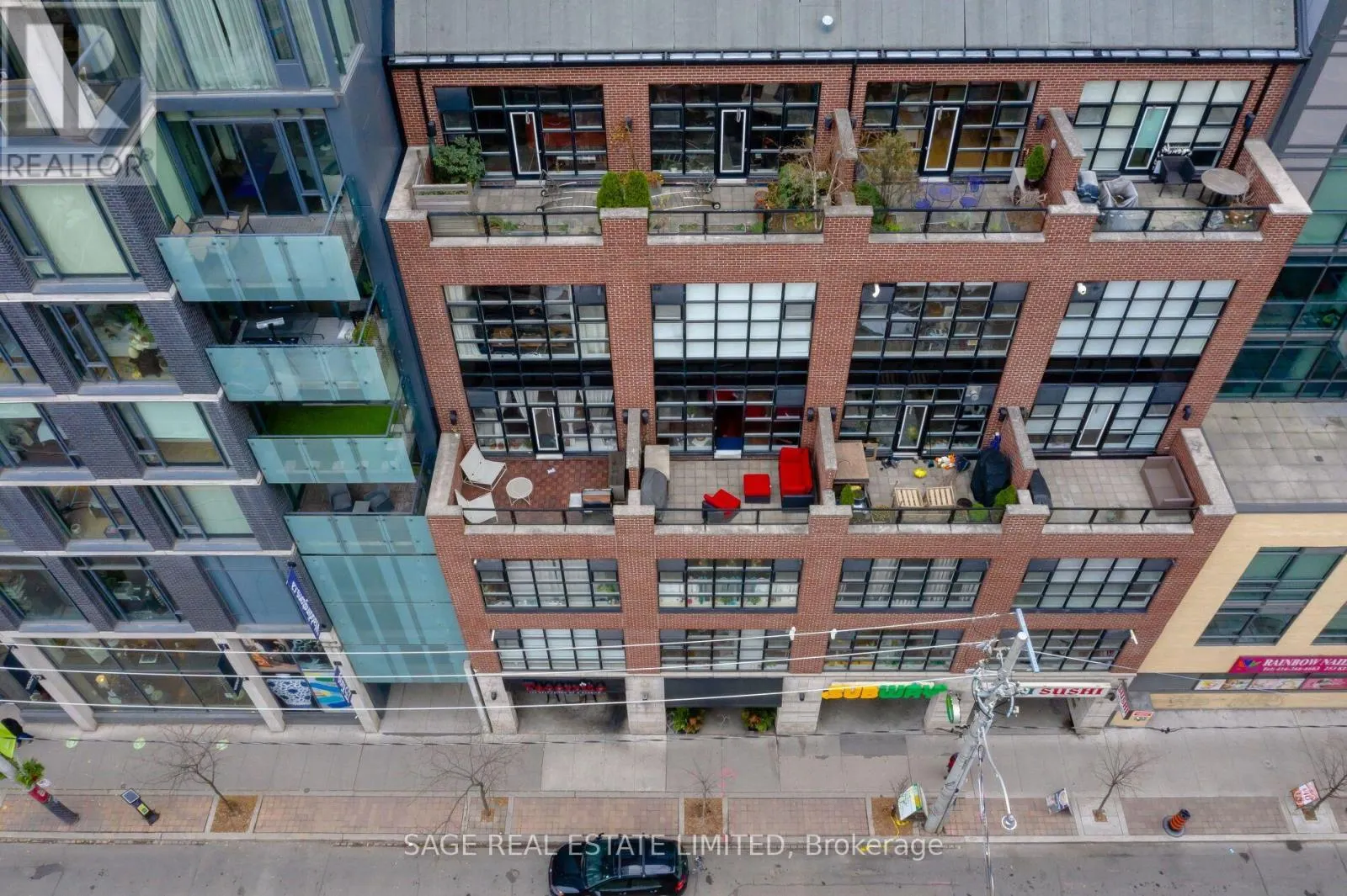 402 - 261 KING STREET E