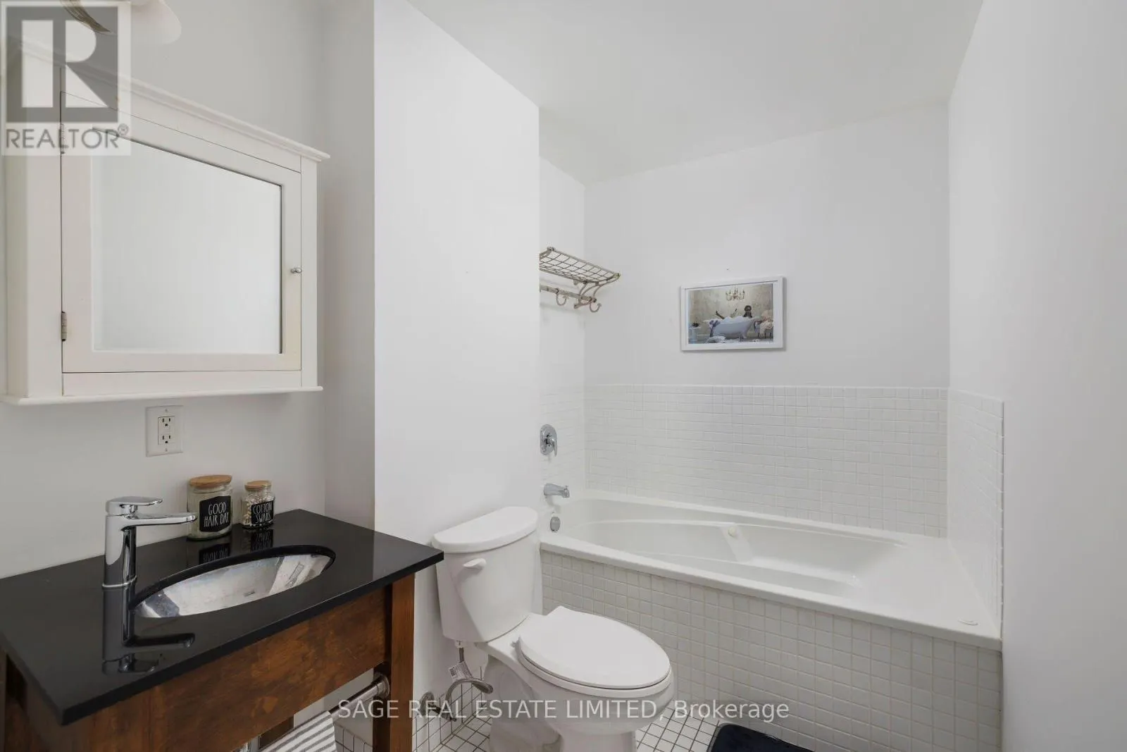 402 - 261 KING STREET E