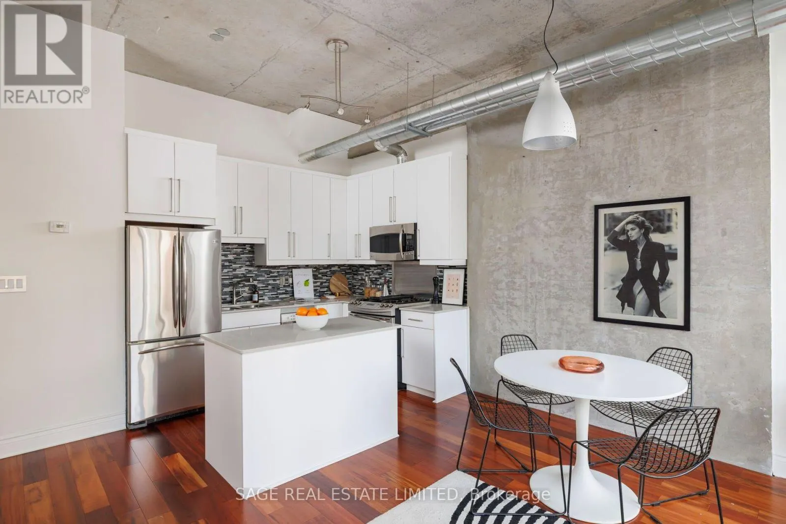 402 - 261 KING STREET E